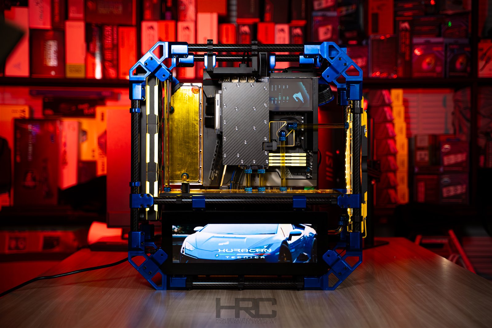 ALPHACOOL APEX SKELETON. Blue framing, golden coolant and a Huracán-inspired display make this build unmistakably personal.