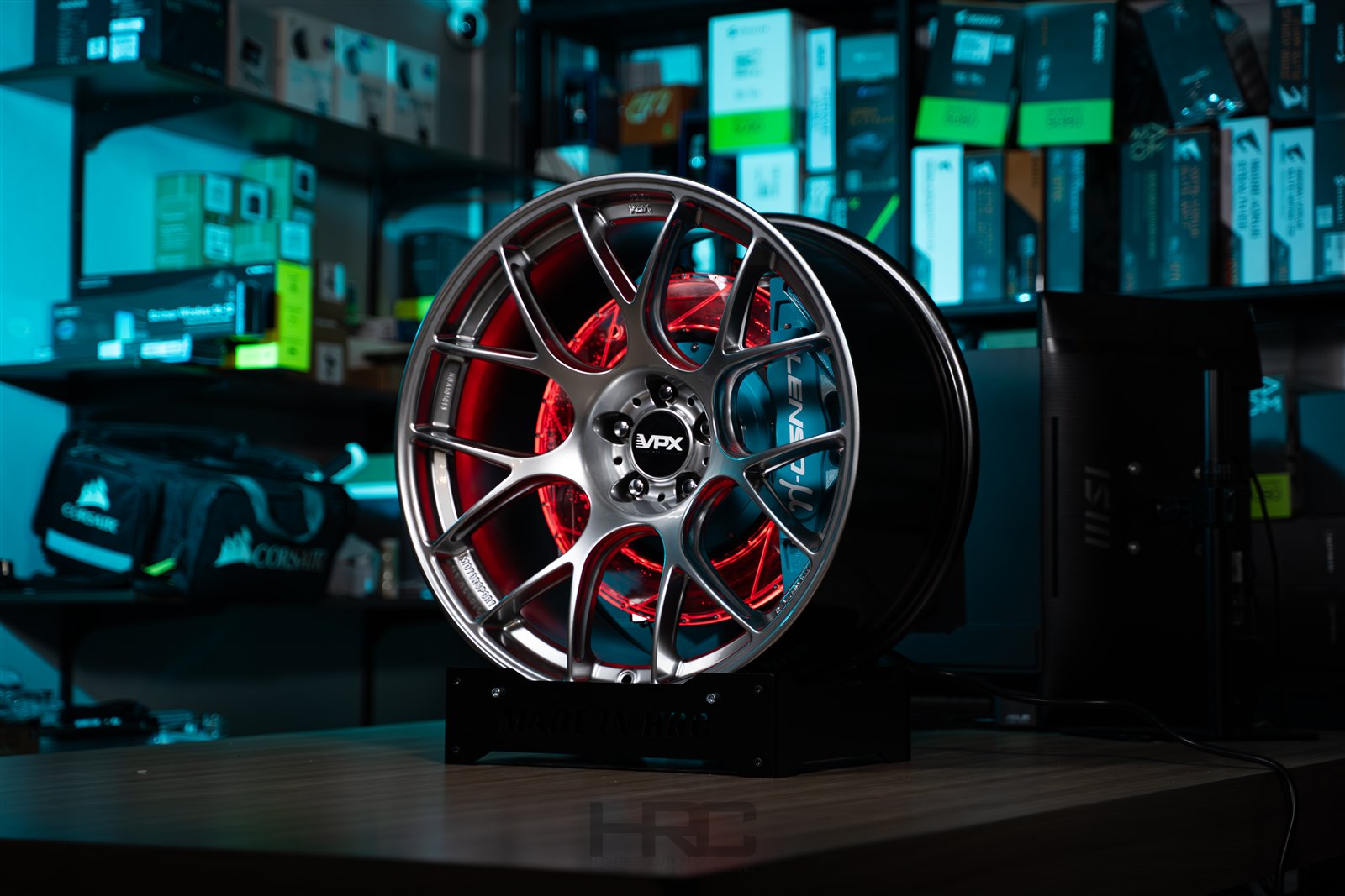 LENSO VPX / FRONT VIEW. A wheel becomes the centrepiece. A custom PC takes shape around it.